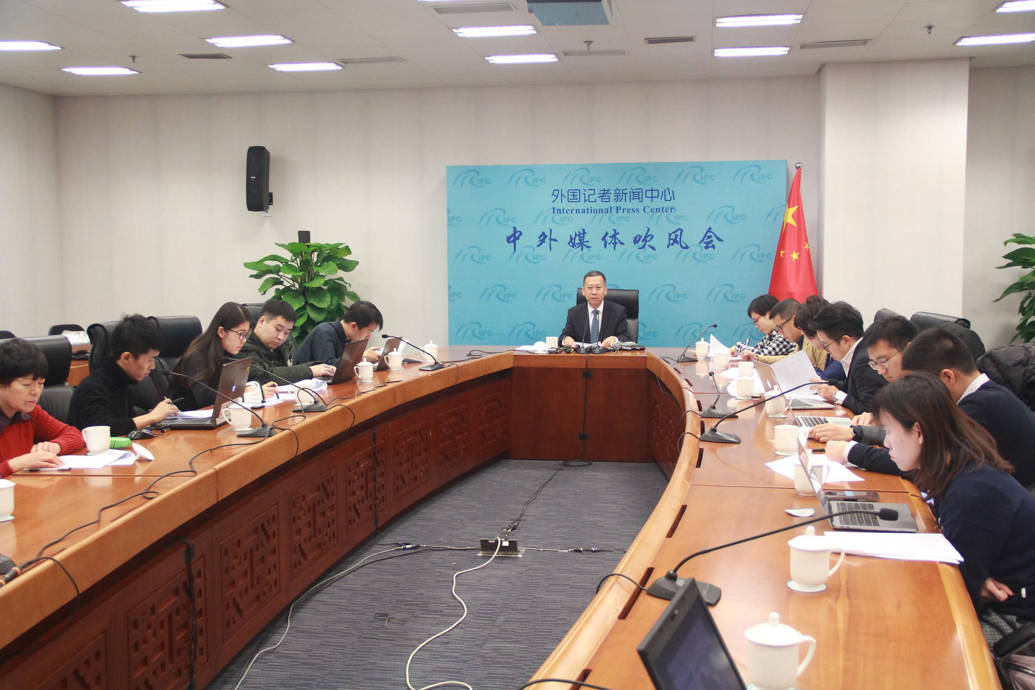 1月17日下午，崔爱民出席外交部领事司领事工作国内媒体吹风会。/外交部领事司供图
