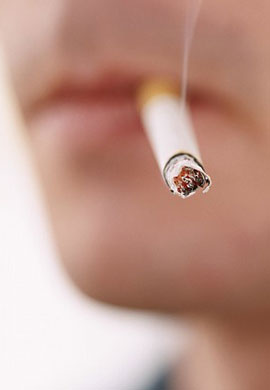 吸烟能预防病毒性肺炎吗？