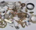 网上拍卖的“廉价珠宝”藏匿处意外发现黄金维京戒指