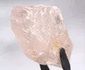 矿工们刚刚发现了 300 多年来最大的粉红色钻石