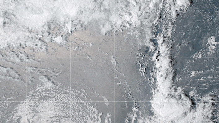GOES-17 卫星捕捉到了 2022 年 1 月 15 日 Hunga Tonga-Hunga Ha'apai 火山水下喷发产生的伞状云的图像。（图片来源：美国宇航局地球观测站图像，由 Joshua Stevens 使用 GOES 图像由 NOAA 提供 和 NESDIS）