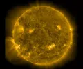 巨大的、具有潜在破坏性的太阳黑子将在本周末转向地球