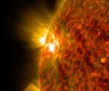 来自太阳的鞭打能量爆发可以解释太阳风