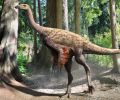 在白垩纪晚期，巨型鸵鸟状恐龙及其较小的表亲在密西西比州漫游