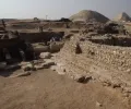 图坦卡蒙墓附近出土了数百具未知女王的木乃伊和金字塔