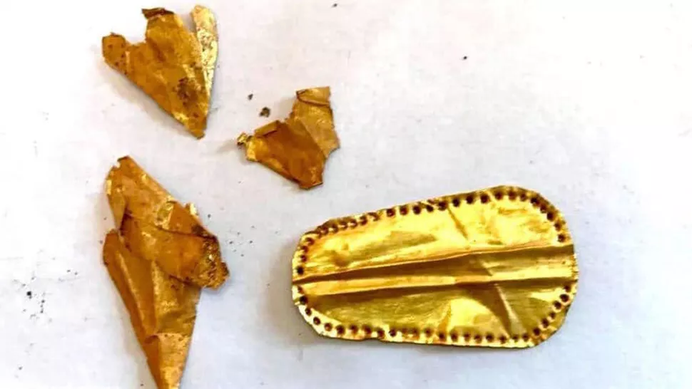 在古埃及的木乃伊身上发现的金舌头残骸。 （图片来源：由埃及旅游和文物部提供）