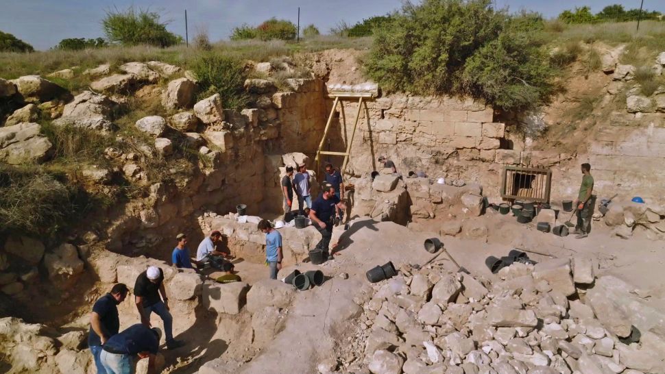 最新的挖掘工作完成后，莎乐美洞穴及其前院将成为以色列南部考古遗址朱迪亚国王步道的一部分。 （图片来源：以色列文物管理局的 Emil Aladjem）