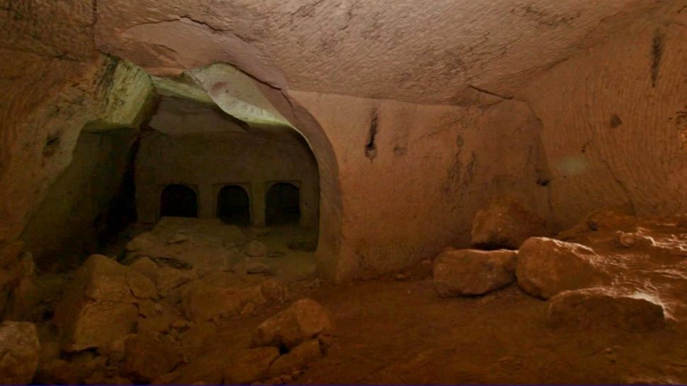 发掘表明，从公元 5 世纪的拜占庭时代到至少 9 世纪该地区的伊斯兰教时期，最初的犹太人墓穴成为基督教朝圣地。 （图片来源：以色列文物管理局的 Emil Aladjem）